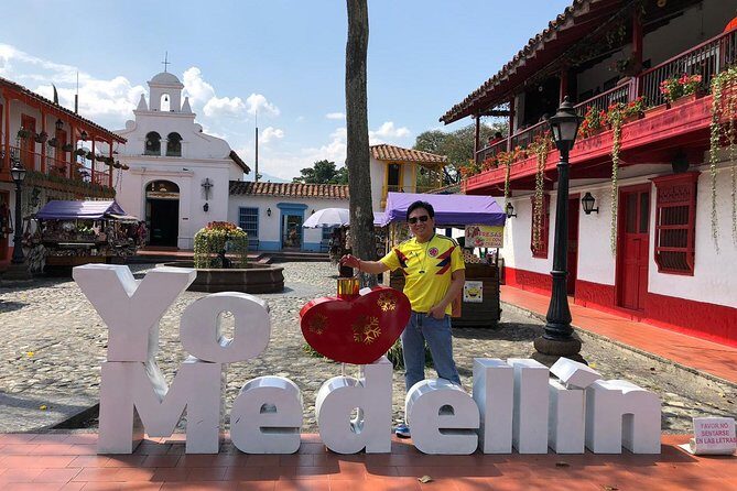 Tour privado Ciudad de Medellín combinado con comuna 13 y graffiti. - How Memo (and Guillermo) Make the Tour Feel Personal