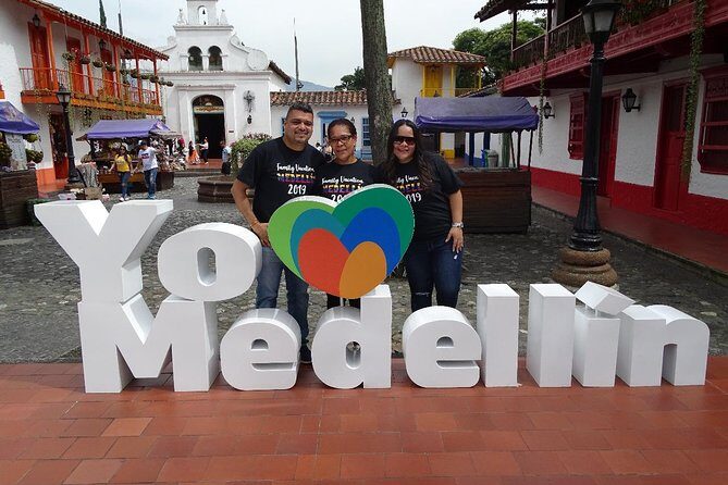 Tour privado Ciudad de Medellín combinado con comuna 13 y graffiti. - Should You Book This Medellín + Comuna 13 Graffiti Private Tour?