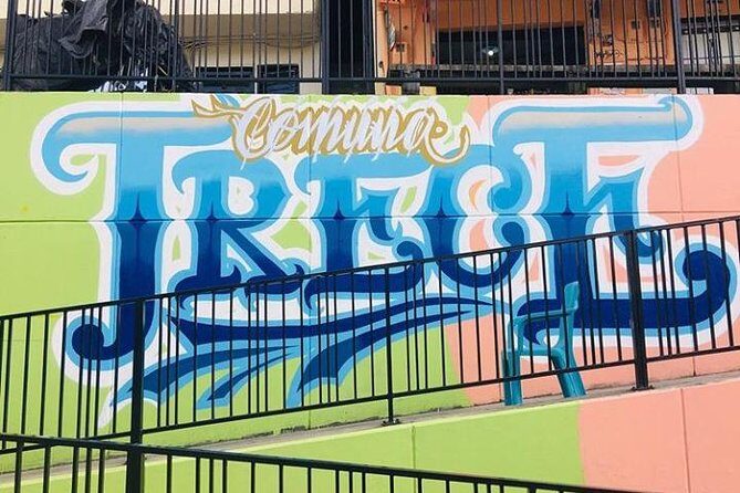 Tour privado Comuna 13 graffiti combinado con Pablo Escobar . - Key highlights you’ll actually use on your trip