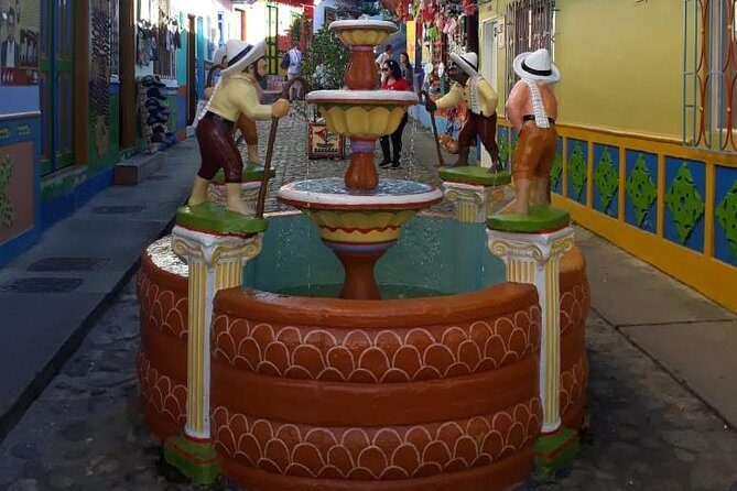 Tour to Guatapé + Rumbero Boat + Access to the Stone - Meals, coffee, and the value equation for $45