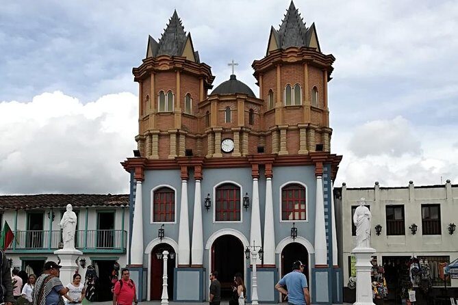 Tour to Guatapé + Rumbero Boat + Access to the Stone - Timing, vehicle care, and why smooth operations matter