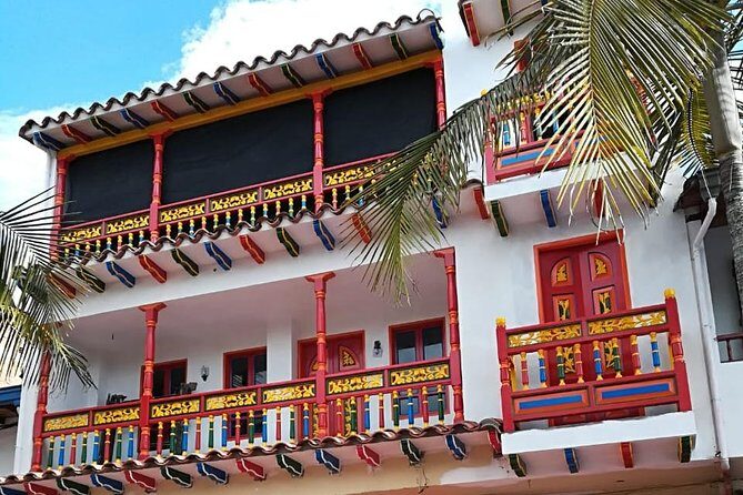 Tour to Guatapé + Rumbero Boat + Access to the Stone - Alto del Chocho: your scenic breather before the main attractions