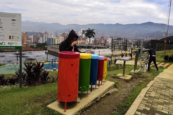 Viewpoints, Neighborhoods and Communes. La Medellin Real - Key Highlights You’ll Feel on This Ride