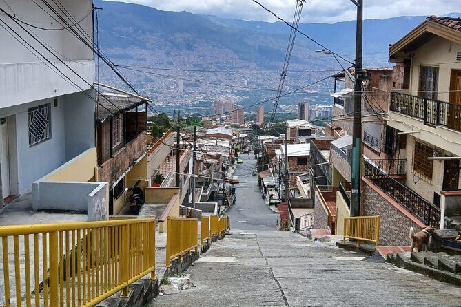 Viewpoints, Neighborhoods and Communes. La Medellin Real - Riding Medellín Like a Local: Communes, Murals, and Real Night Energy