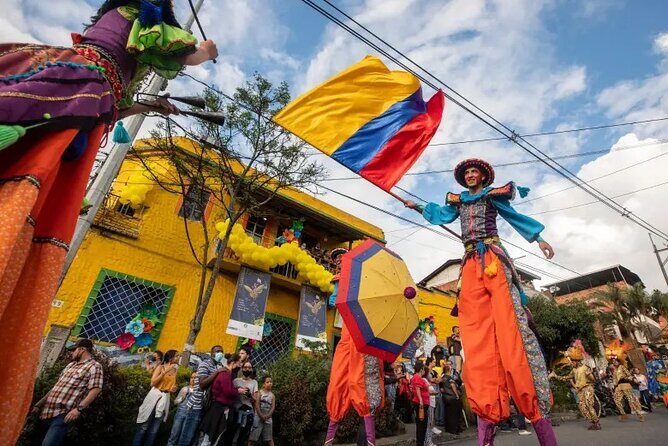 Viewpoints, Neighborhoods and Communes. La Medellin Real - La 70: Nightlife on Medellín’s Most Famous Street