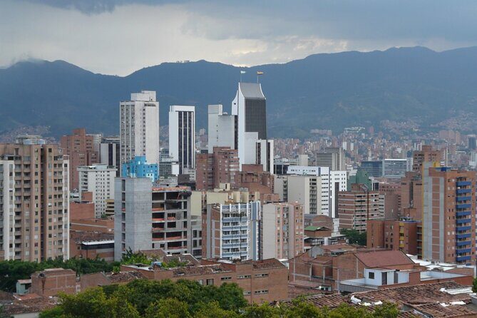 Viewpoints, Neighborhoods and Communes. La Medellin Real - What’s Included (and What You Should Bring)