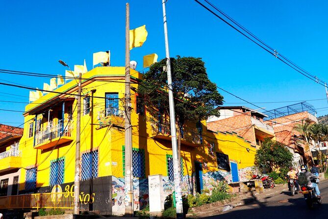 Viewpoints, Neighborhoods and Communes. La Medellin Real - UVA de la Imaginación: First Big View of the Center and Southwest