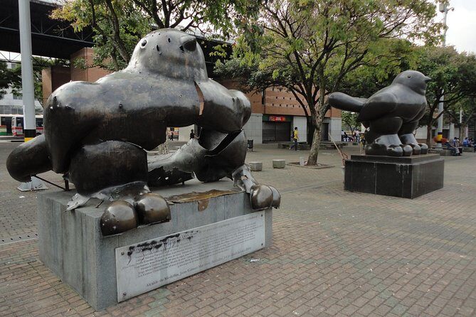 Walking tour, cable car & fruit tasting - San Antonio Park: The Calm Start Before the Climb